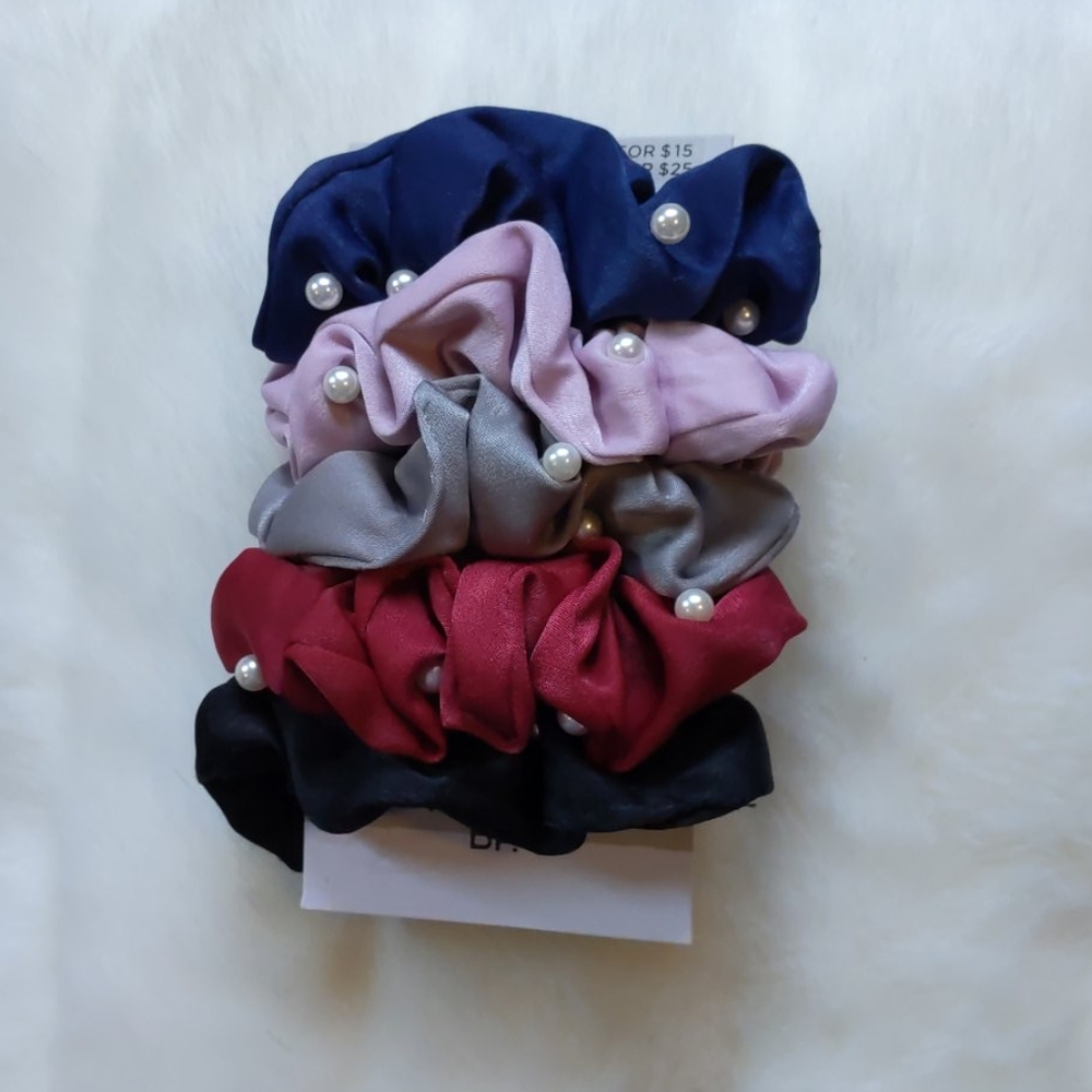 Bp Pearl Scrunchies